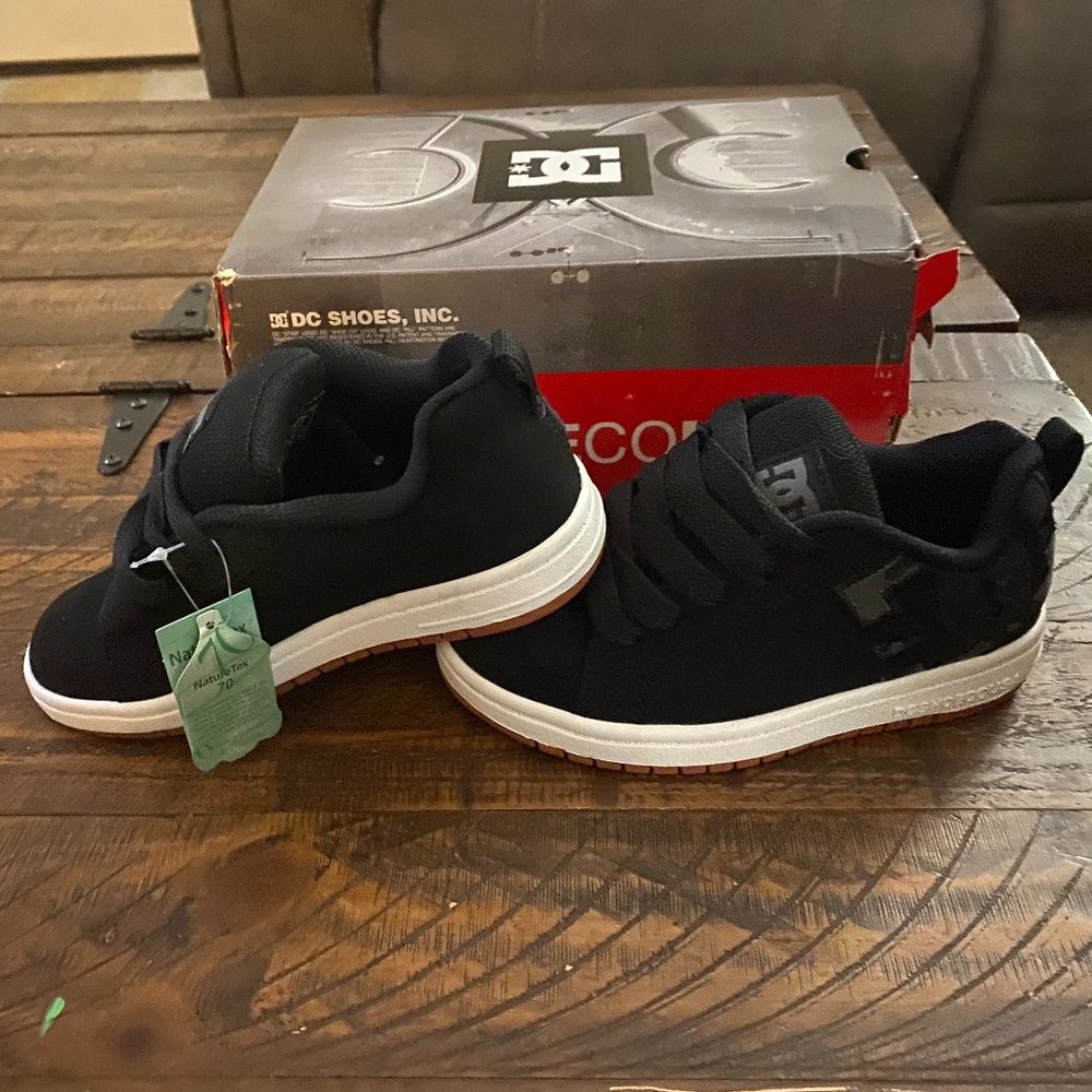 Black and White DC Court Graffik size 1 Shoes!! Never Worn!